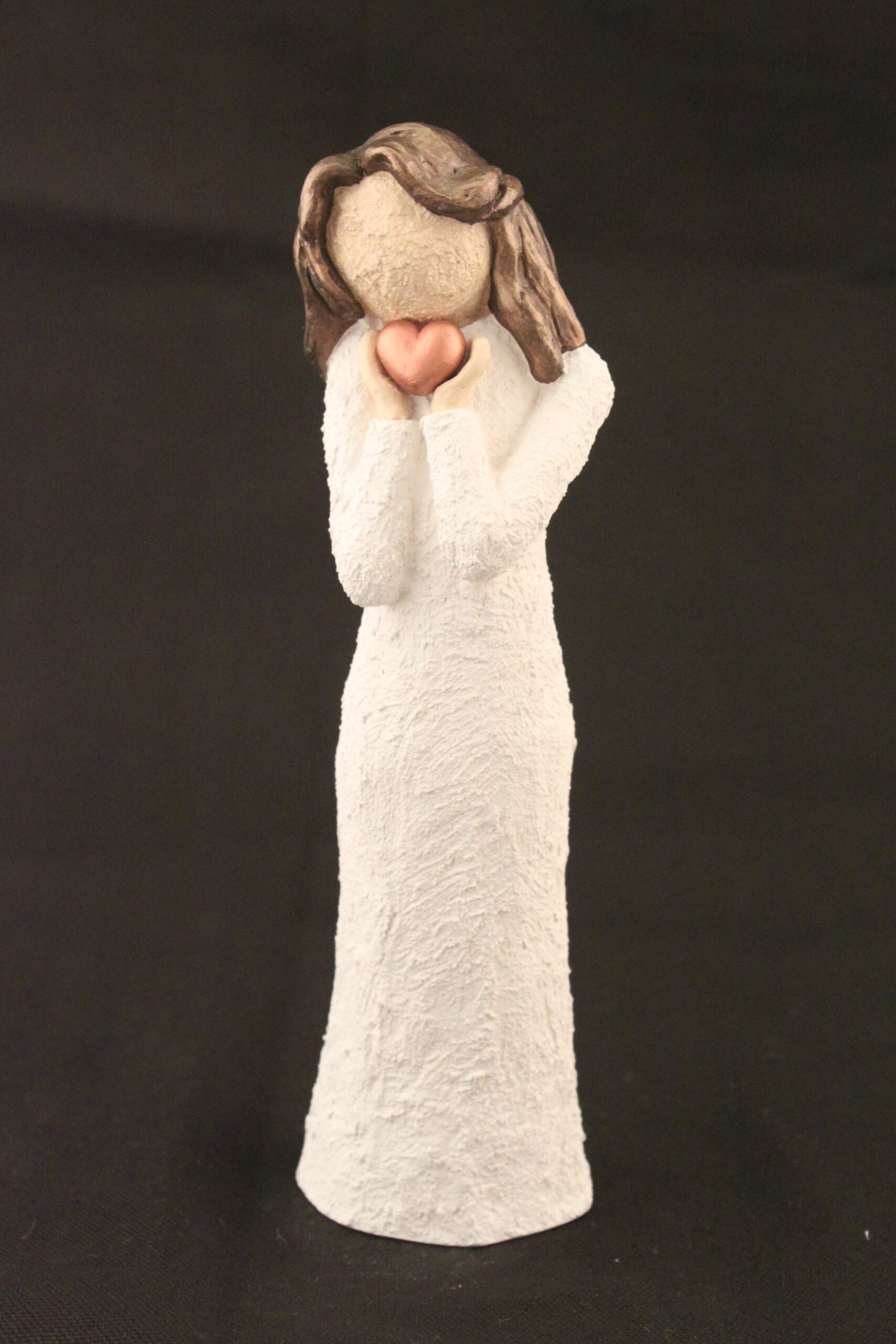 Damefigur, Holder Kobberhjerte - Brunt Hår, 21 cm - Image 6