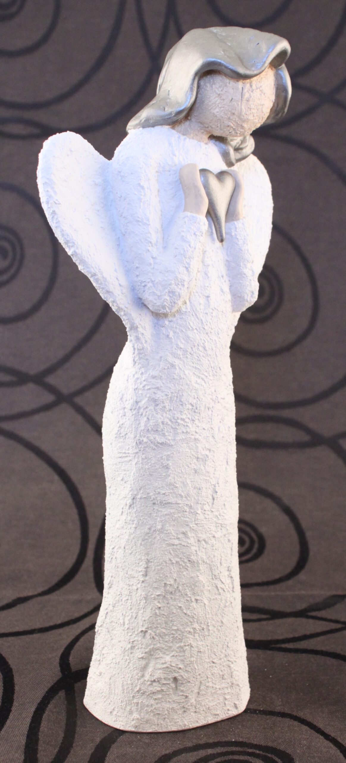 Engel, Figur, Holder Spisst Sølvhjerte - Farge Hvit, Sølv Hår - Image 4